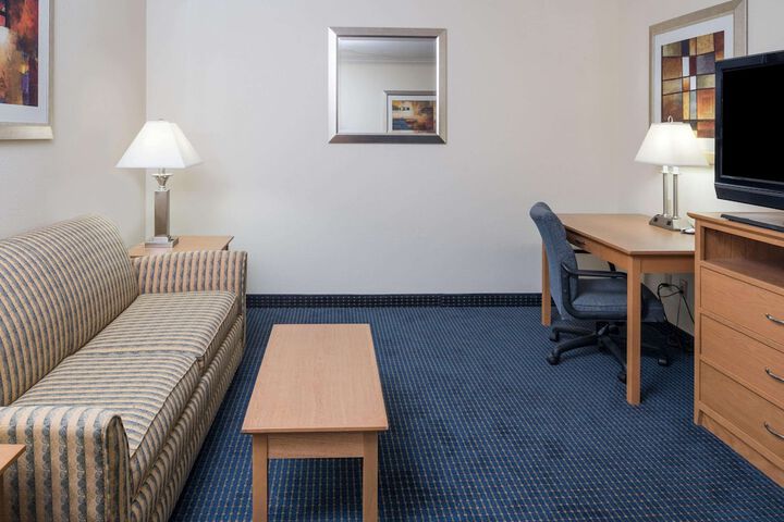 Room 6 of 19