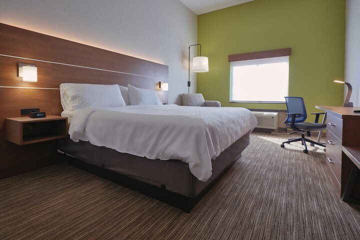 Room 27 of 62