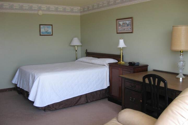 Room 4 of 17