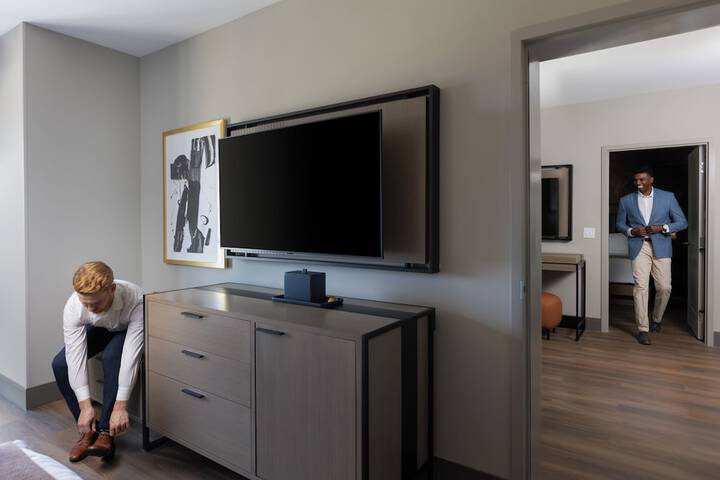 Hotel Avail Rogers Tapestry Collection by Hilton