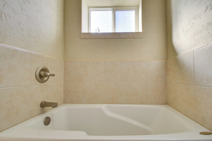 Quiet Waterfront Escape w / Hot Tub & Beach Access!