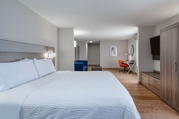 Room 13 of 35
