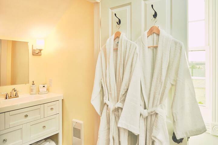 Room 13 of 36