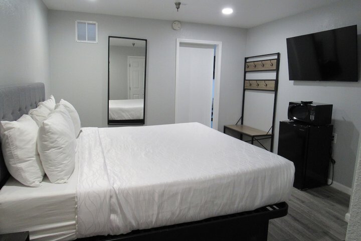 Room 38 of 61