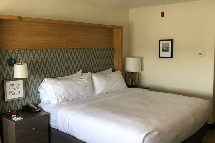 Room 27 of 53
