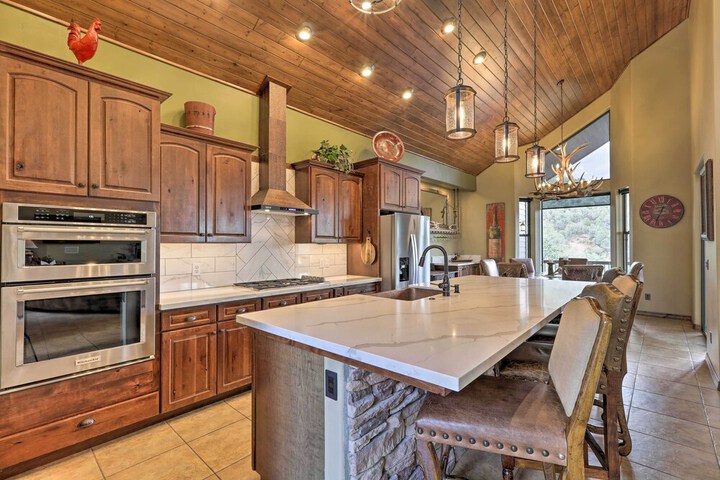 AZ Rim Retreat in Pine W / deck Hot Tub & Views!