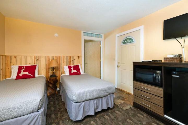 Black Elk Resort Cottages and RV Park
