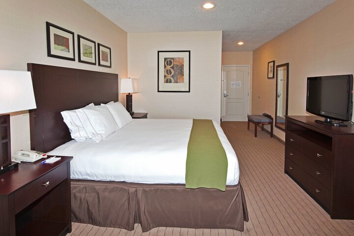 Holiday Inn Express Hotel & Suites Grants - Milan by IHG