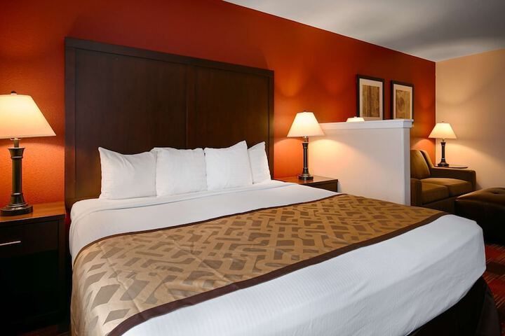 Best Western Dallas Inn & Suites