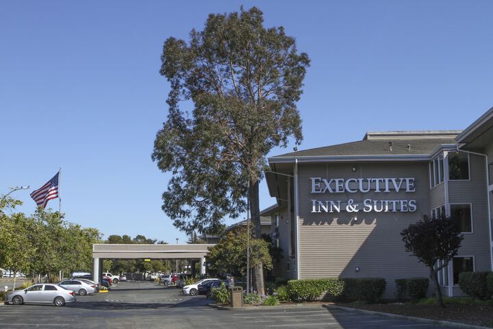 Executive Inn & Suites Embarcadero Cove