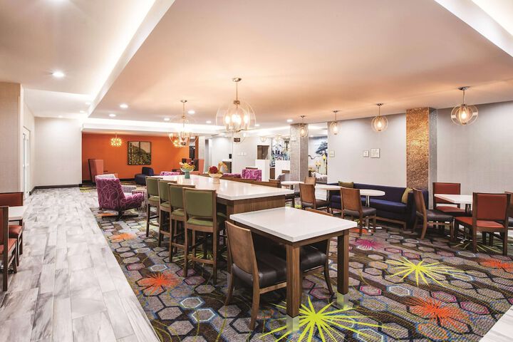 La Quinta Inn & Suites by Wyndham Baton Rouge - Port Allen