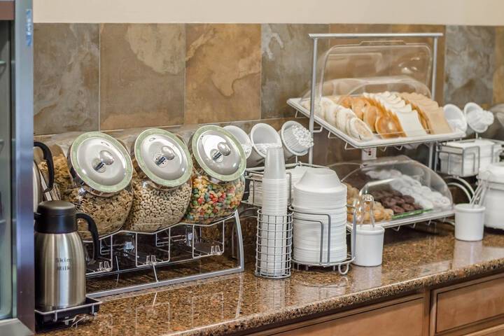 Breakfast/Coffee Service 26 of 30