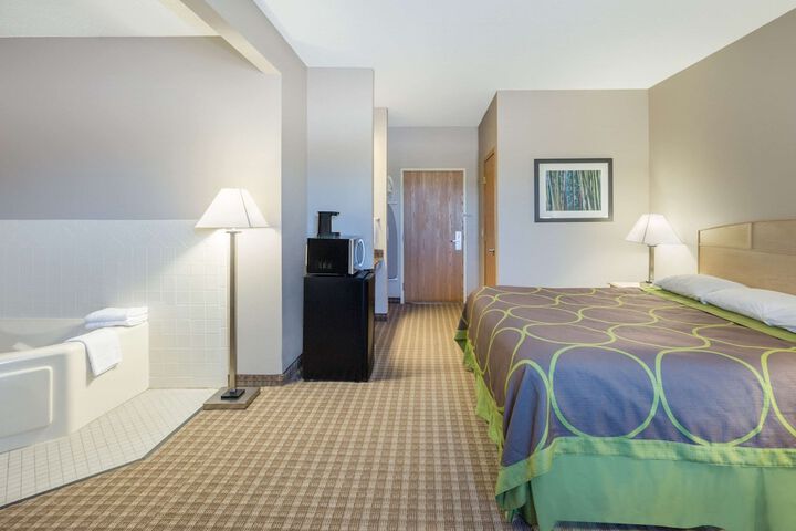 Super 8 by Wyndham Carroll / East