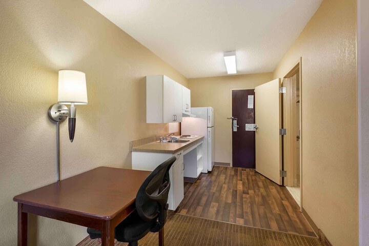 Room 12 of 28