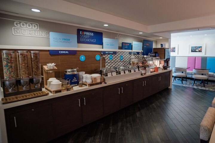 Holiday Inn Express Hickory-Hickory Mart by IHG