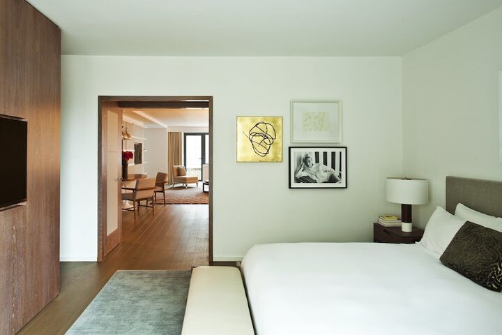Room 142 of 192
