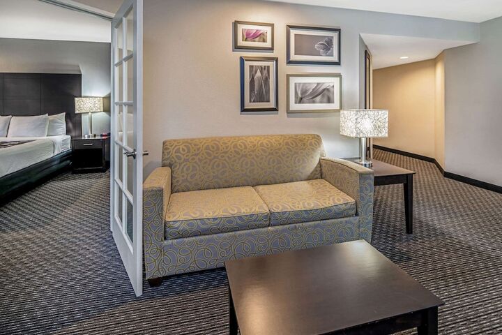 Room 11 of 30