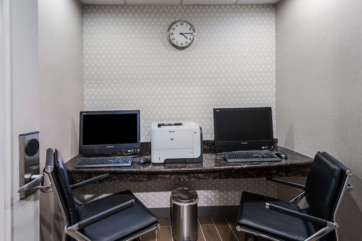 Hampton Inn & Suites Chicago / Hoffman Estates