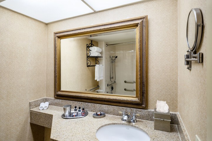 Room 32 of 63