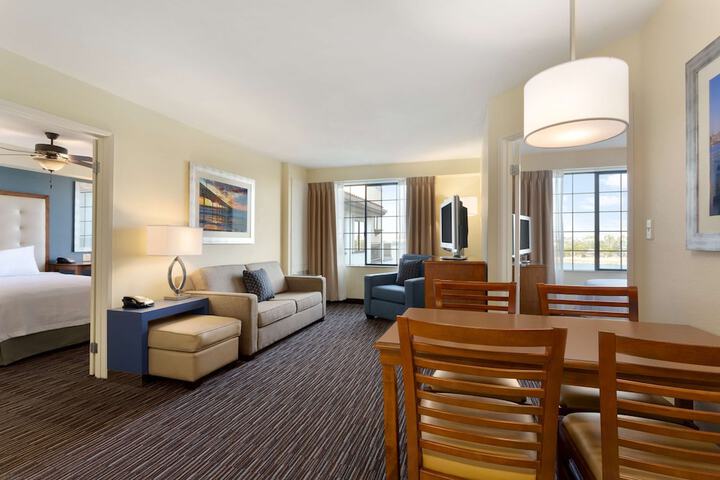Room 32 of 80