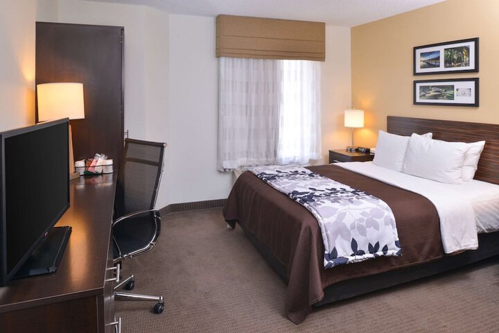 Room 13 of 18