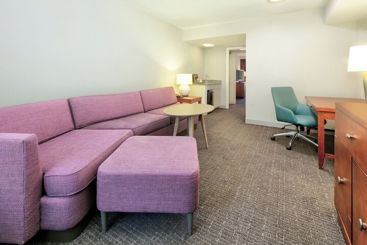 Room 51 of 83