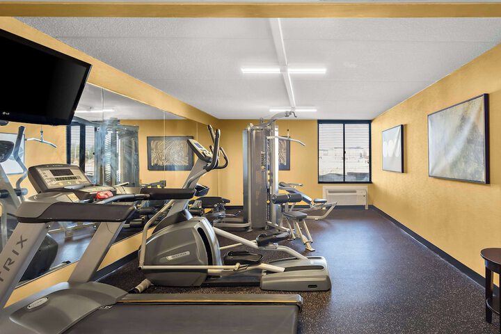 Best Western Luxbury Inn Fort Wayne