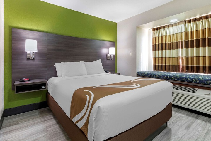 Room 10 of 29