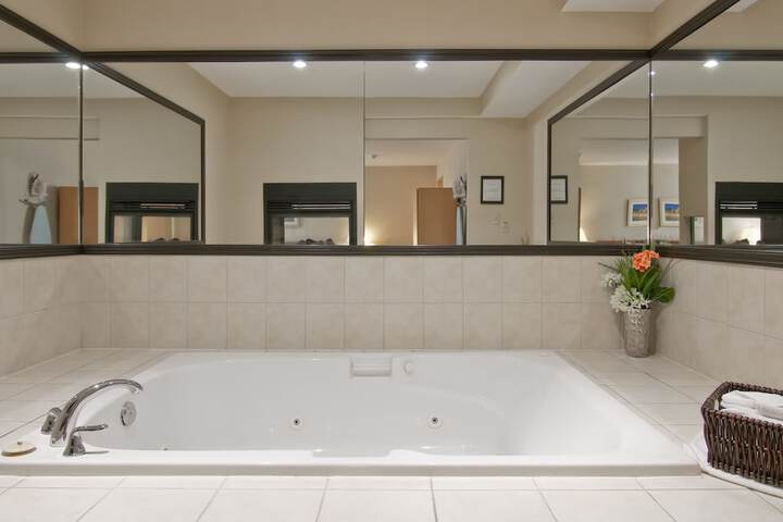 Hot Tub 43 of 46