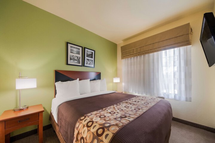 Room 40 of 48