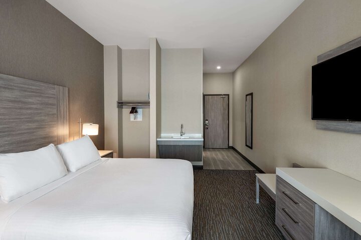 Room 64 of 109