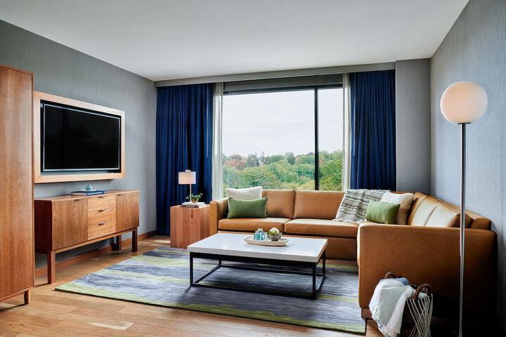 Room 13 of 28