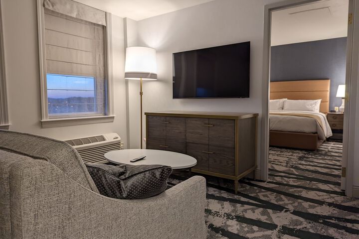 The Yorktowne Hotel Tapestry Collection by Hilton
