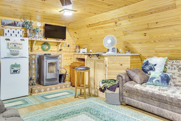 Carrollton Cabin w / Patio & Fire Pit!