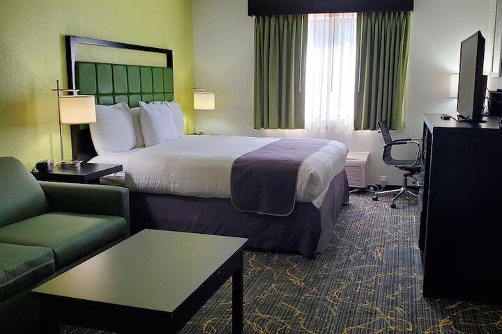 Room 30 of 46