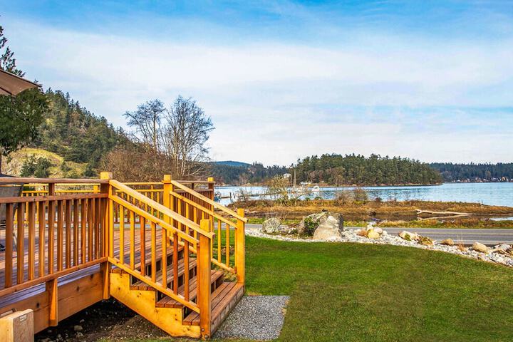 Cornet Bay Cottage in Oak Harbor