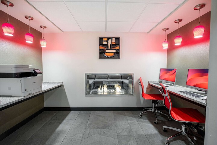 Business Center 43 of 45