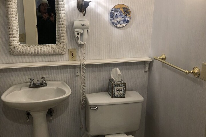 Room 17 of 60