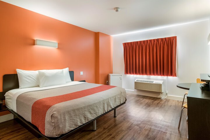 Room 16 of 43