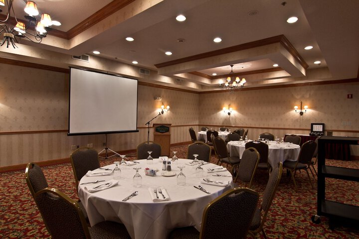 Coshocton Village Inn and Suites