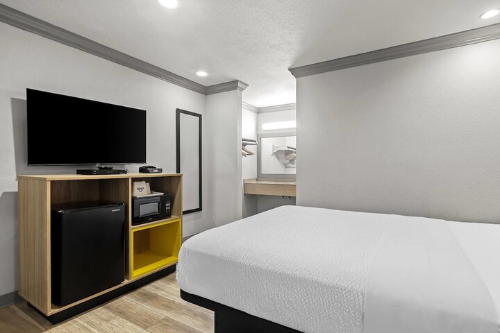 Days Inn by Wyndham San Francisco S / Oyster Point Airport