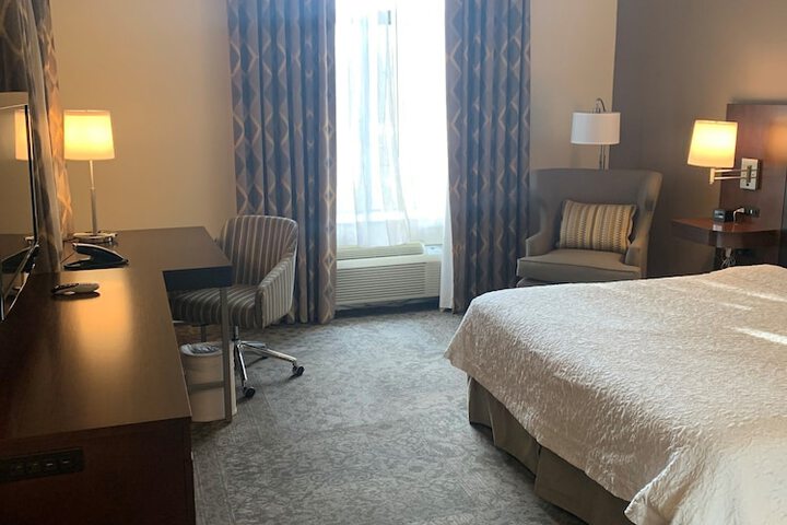 Hampton Inn & Suites Rockville Centre
