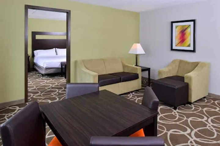 Elimwood Hotel a Ramada by Wyndham