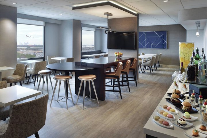 Lounge 100 of 112