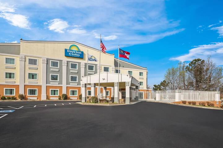 Days Inn & Suites by Wyndham Union City