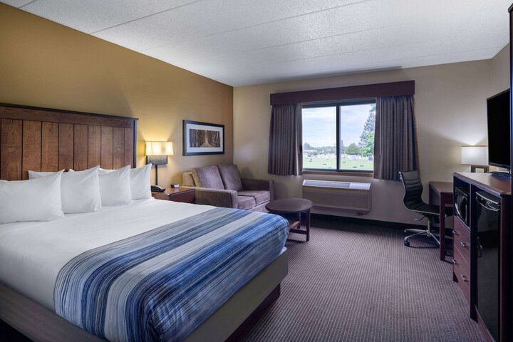 AmericInn by Wyndham Two Harbors Near Lake Superior