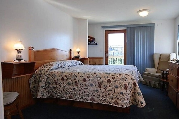 Room 36 of 62