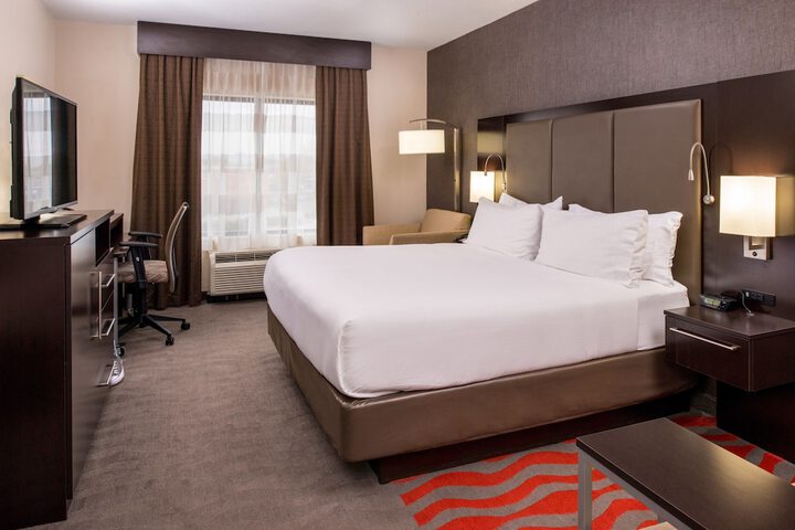 Holiday Inn Express & Suites Monroe by IHG