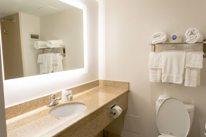 Elimwood Hotel a Ramada by Wyndham