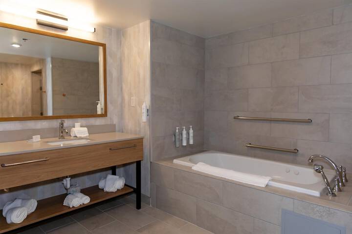 Hampton Inn & Suites Jennings